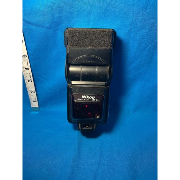Nikon Speedlight SB-24 Shoe Mount Flash for Nikon and other SLRs Parts - Picture 1 of 2